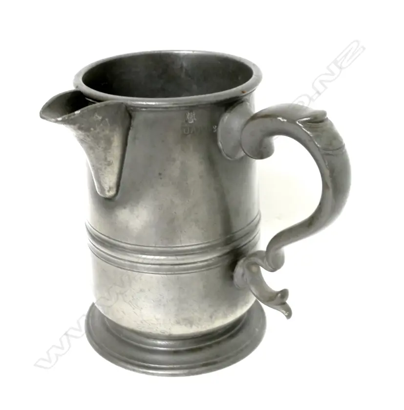 A pewter quart tankard Image 1++