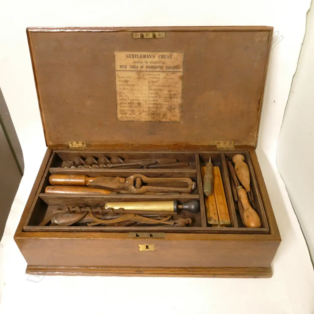 A gentleman's small tool chest Image 1++