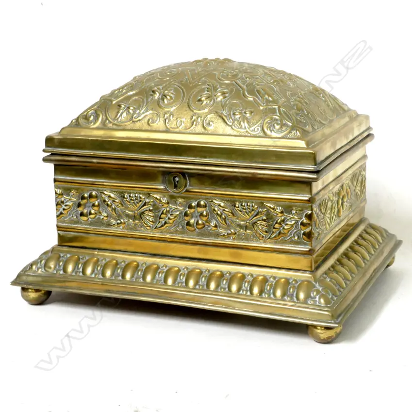 A Victorian brass casket Image 1++