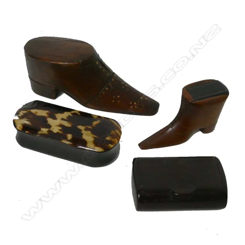 Four various snuff boxes Image 1++