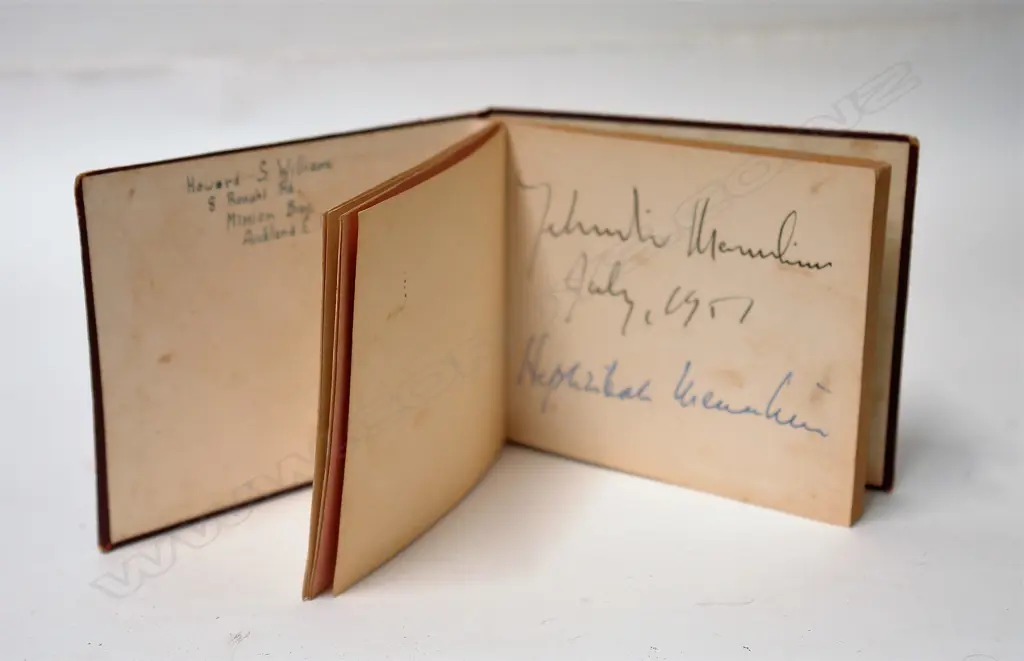 A c.1940s Auckland resident's autograph album Image 1++
