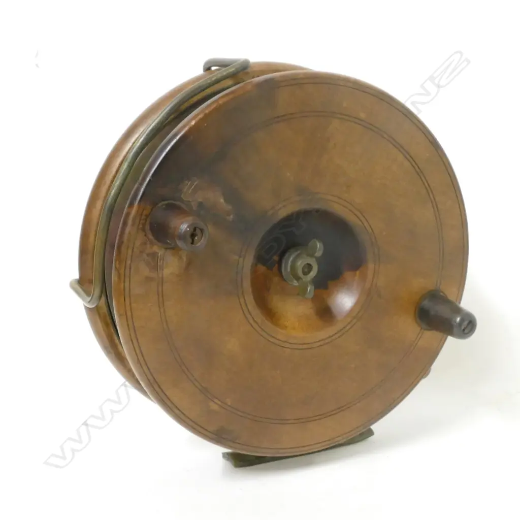 An 8" walnut and brass old English sea fishing reel Image 1++