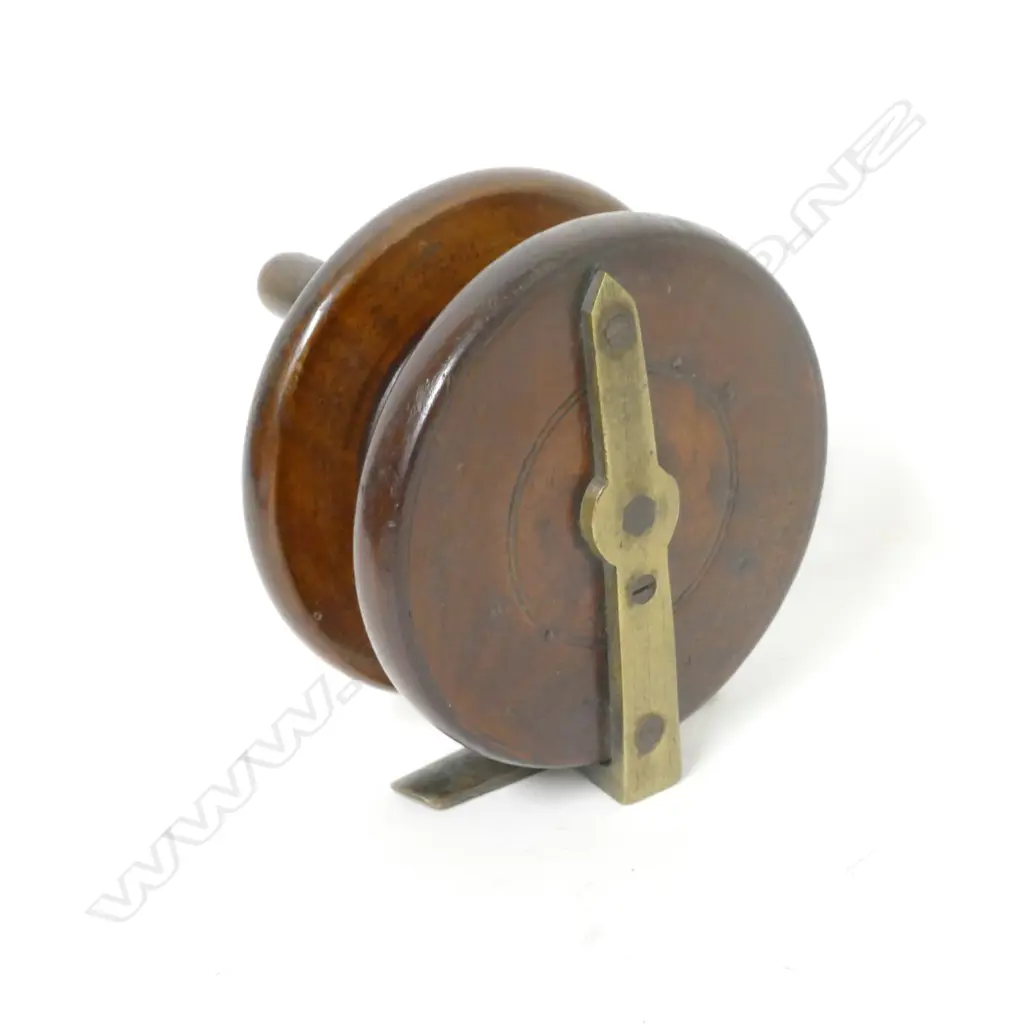 A 4" wooden reel with brass fittings Image 1++