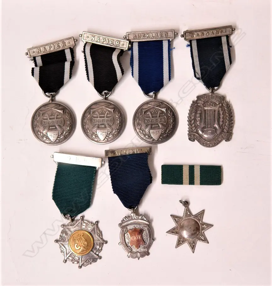New Zealand Defence Service medal and others awarded to 708370 T/SGT R.L.Horsham Image 1++
