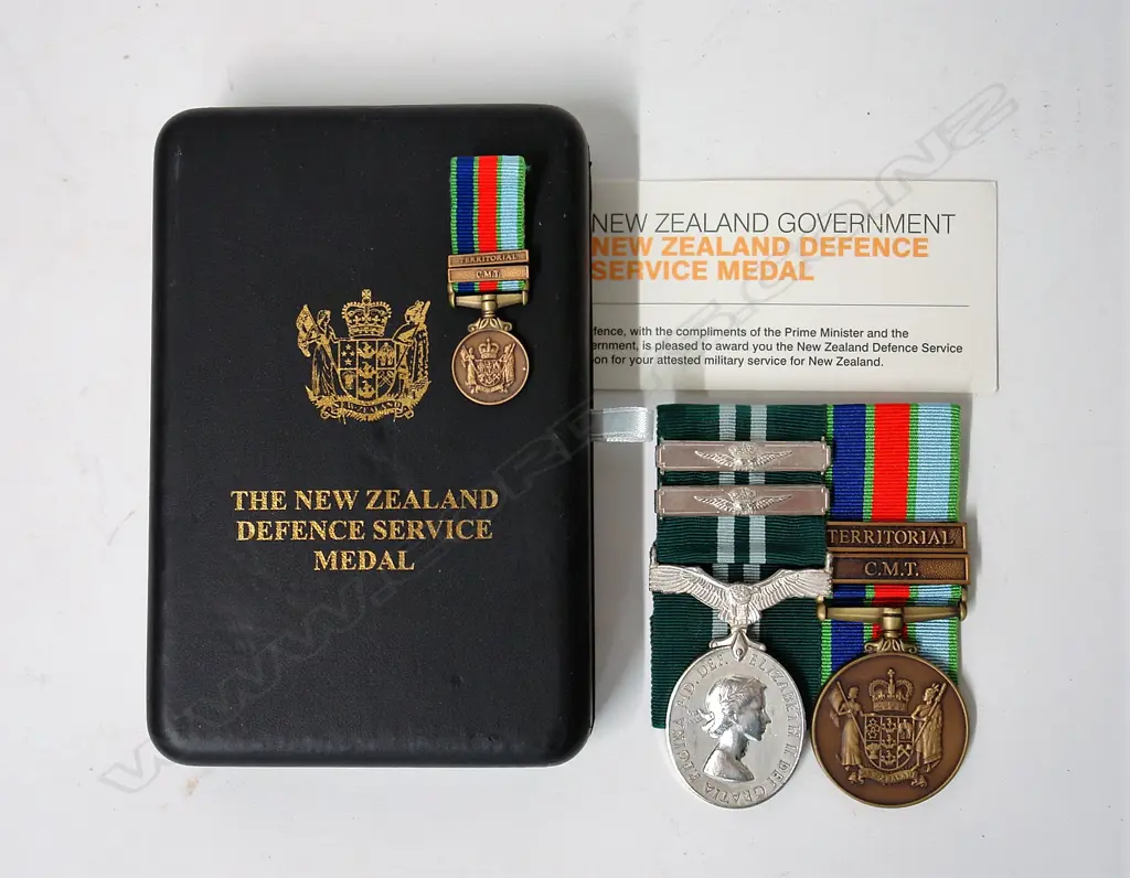 New Zealand Defence Service medal and others awarded to 708370 T/SGT R.L.Horsham Image 1++