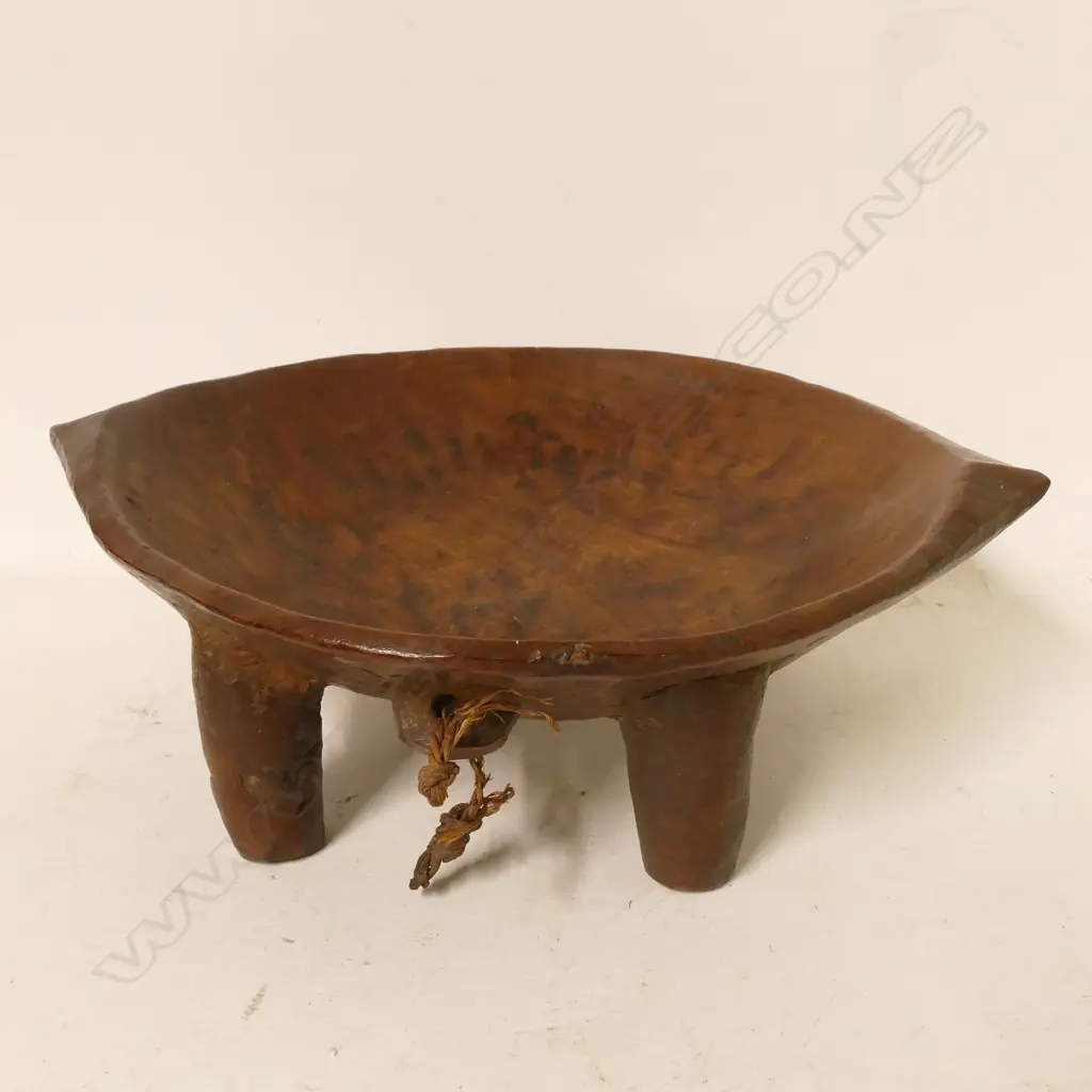 A small Fijian kava bowl Image 1++