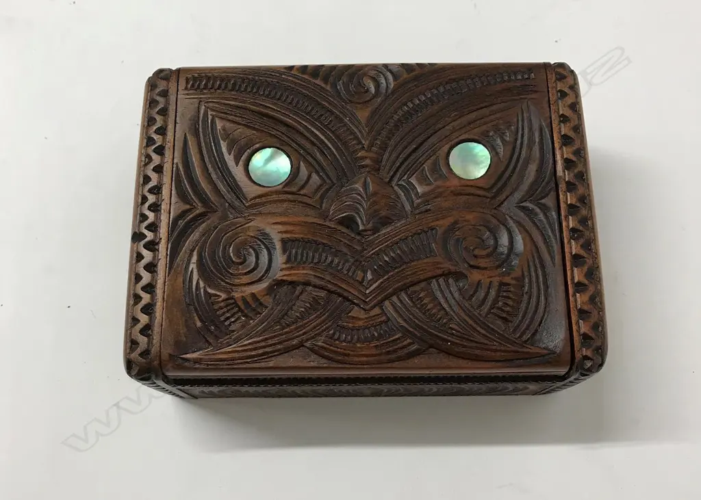 A mid twentieth century carved Maori box Image 1++