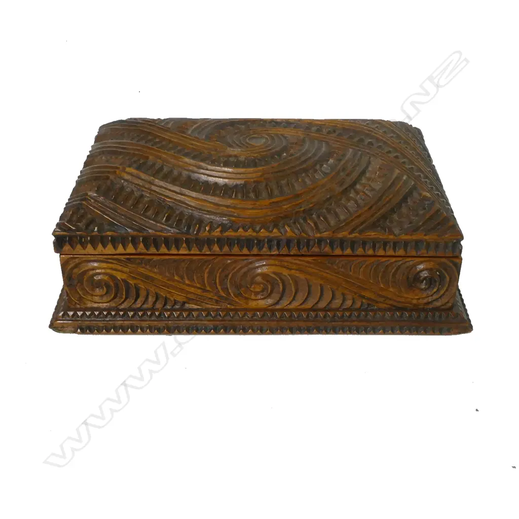 A Maori carved wooden box Image 1++