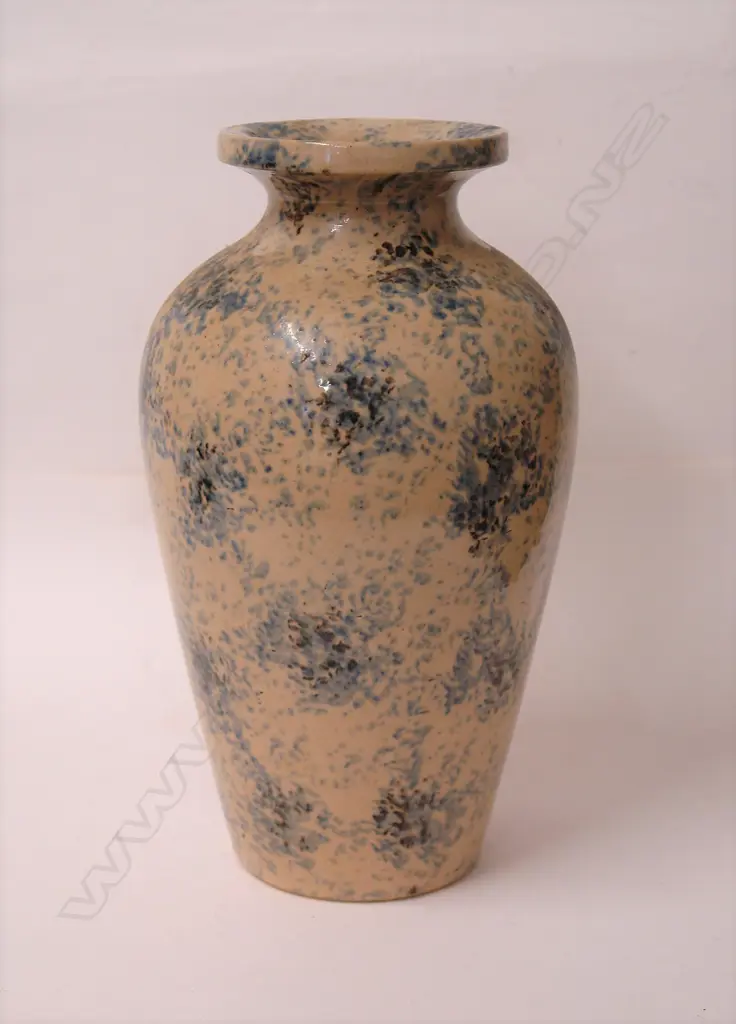 A 19thC N.Z. colonial baluster pottery vase Image 1++