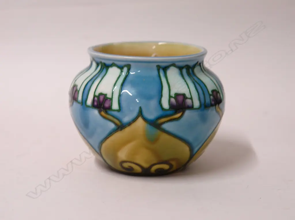 A Mintons Seccessionist small jardiniere Image 1++