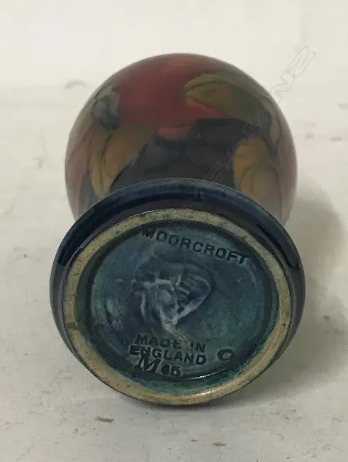 A small Moorcroft pomegranate vase Image 1++