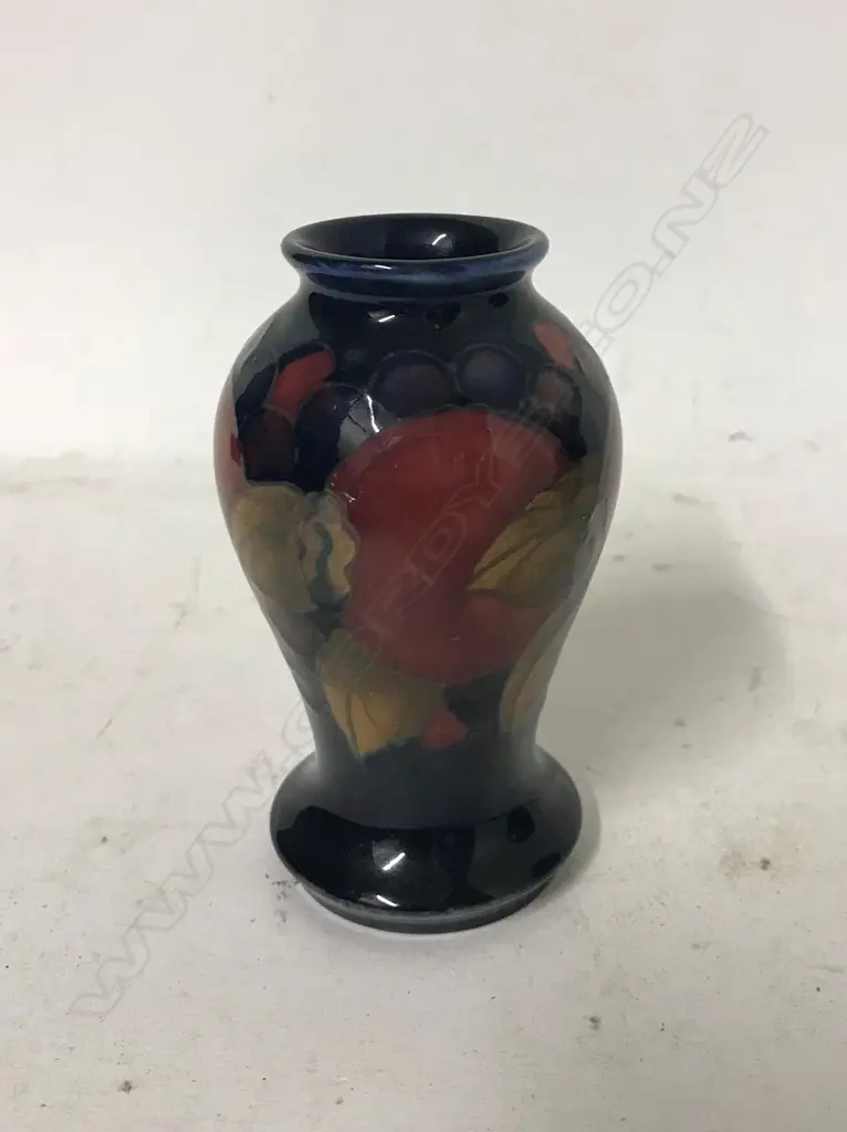 A small Moorcroft pomegranate vase Image 1++
