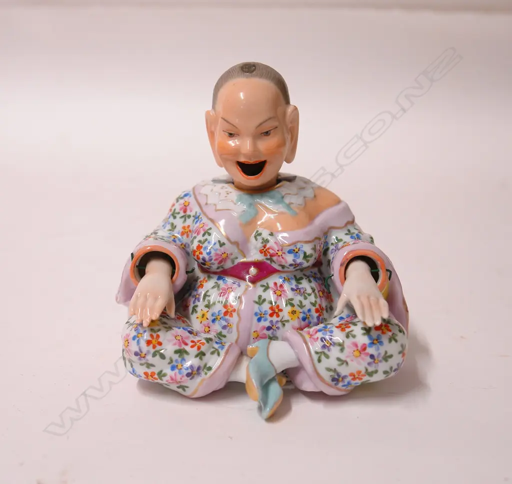 A European chinoiserie 'Nodding Head' figurine in the Meissen manner Image 1++