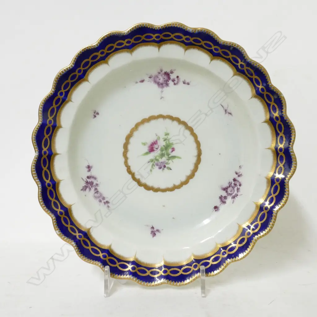 An early Dr. Wall Worcester shallow dish Image 1++