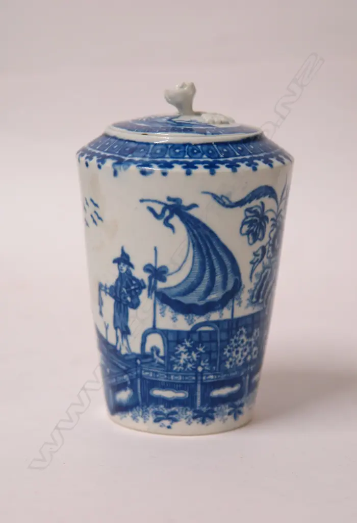 An 18thC First Period Worcester lidded jar/tea caddy Image 1++