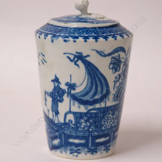 An 18thC First Period Worcester lidded jar/tea caddy
