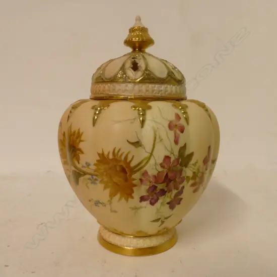 A Royal Worcester potpourri