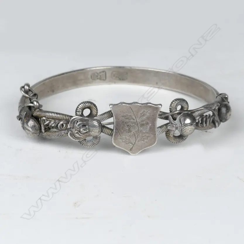 An early 20thC Chinese silver hinged bangle Image 1++