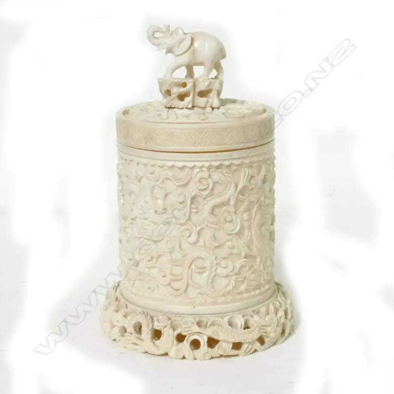 A Chinese ivory cylindrical container Image 1++