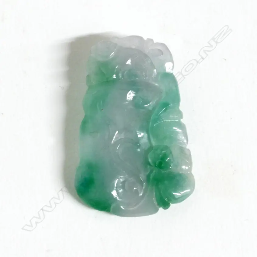 A small Chinese jade pendant plaque Image 1++