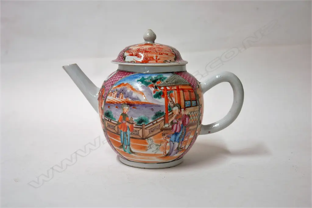 An early 19thC Chinese famille rose teapot Image 1++