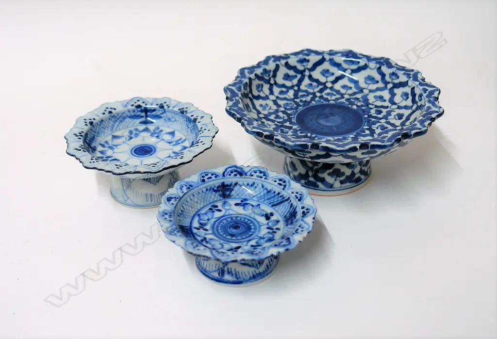 Three Chinese small blue and white stemmed dishes Image 1++