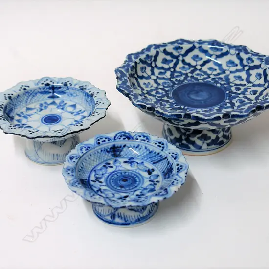 Three Chinese small blue and white stemmed dishes