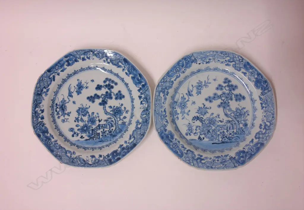 A pair of late 18th/early19thC Chinese export porcelain plates Image 1++