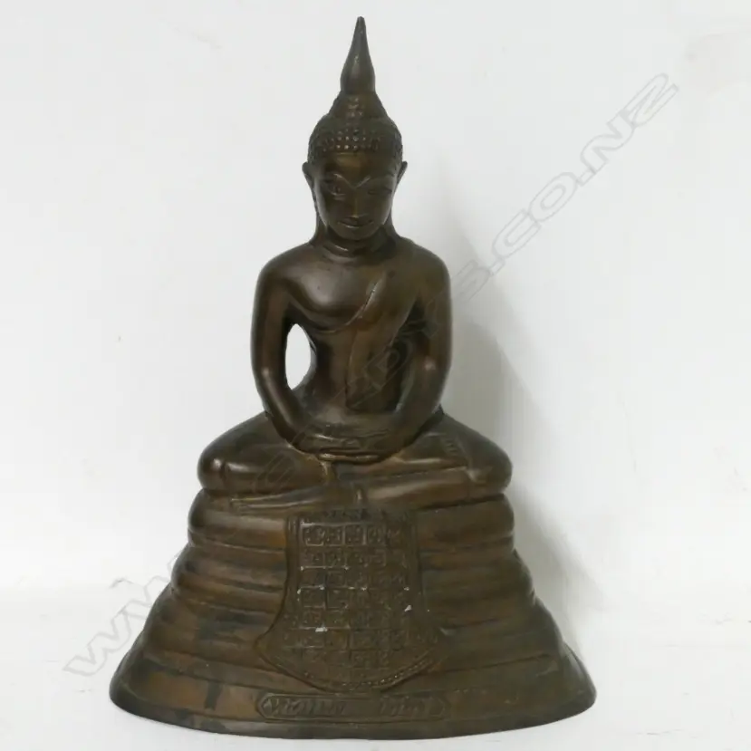 A small metal seated Buddha Image 1++