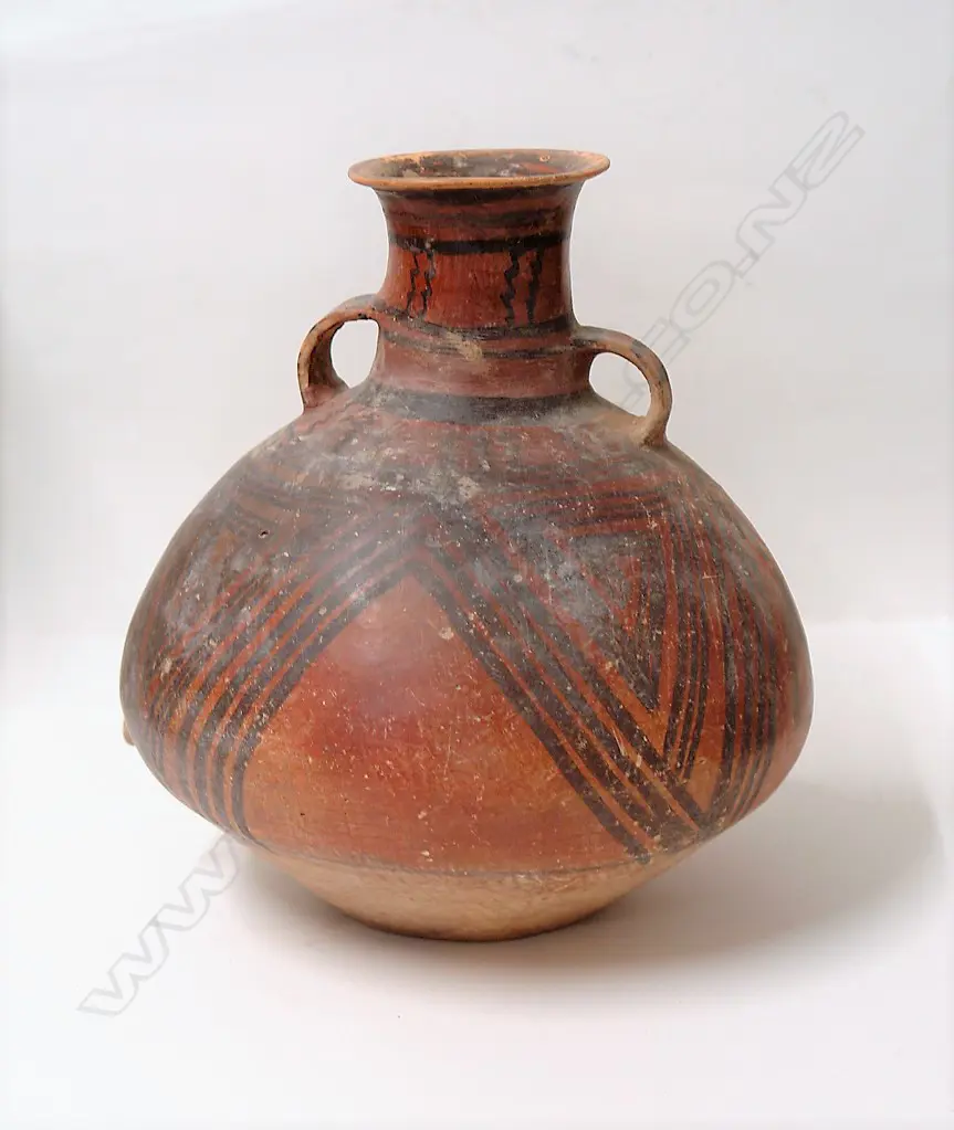A Neolithic Chinese terracotta vessel Image 1++