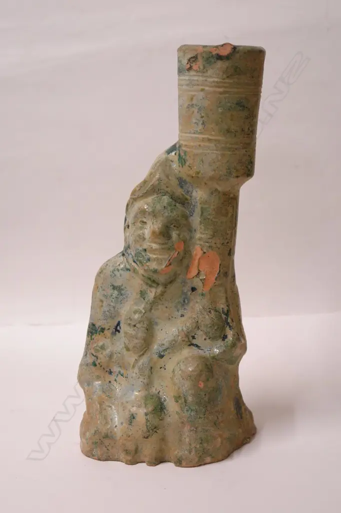 A Chinese Han dynasty-style lamp holder Image 1++