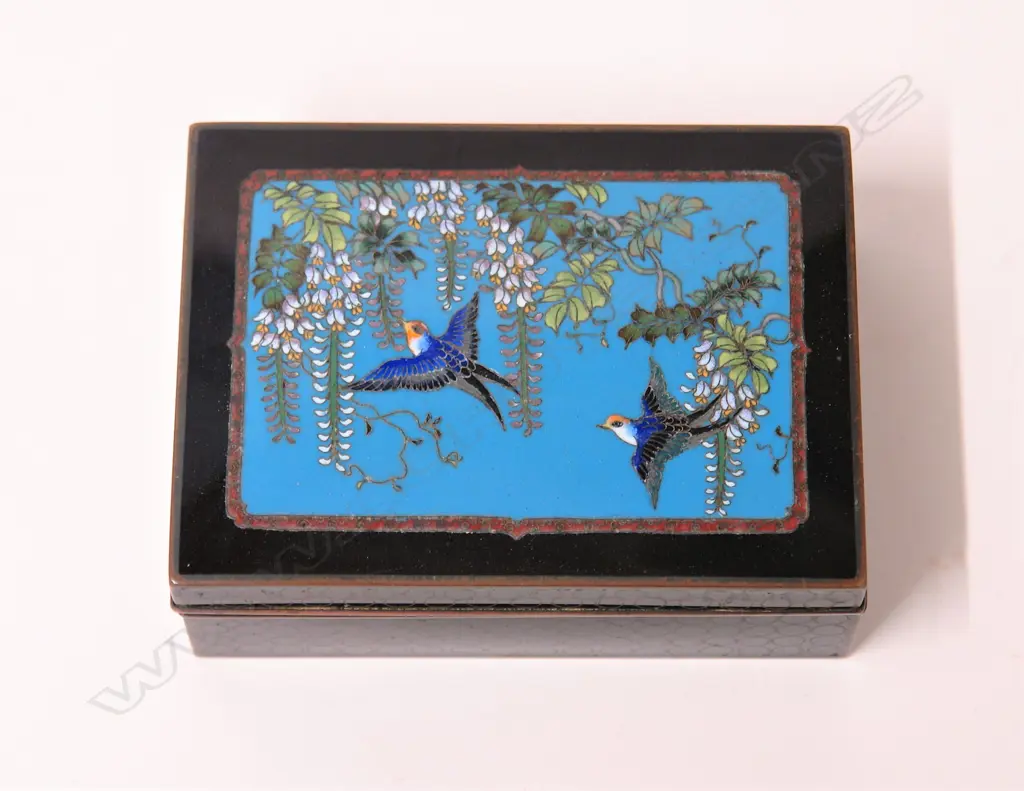 A Japanese Meiji  period 'Inaba' quality jewellery box Image 1++
