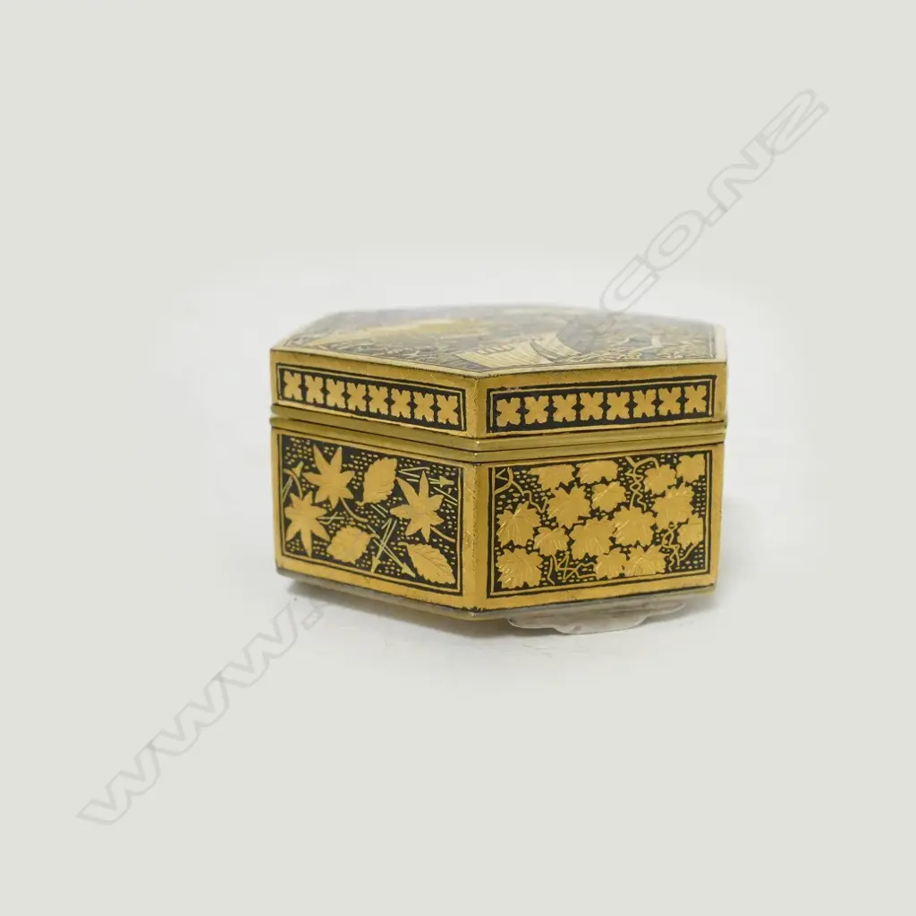 An exquisite small Japanese Komai Image 1++