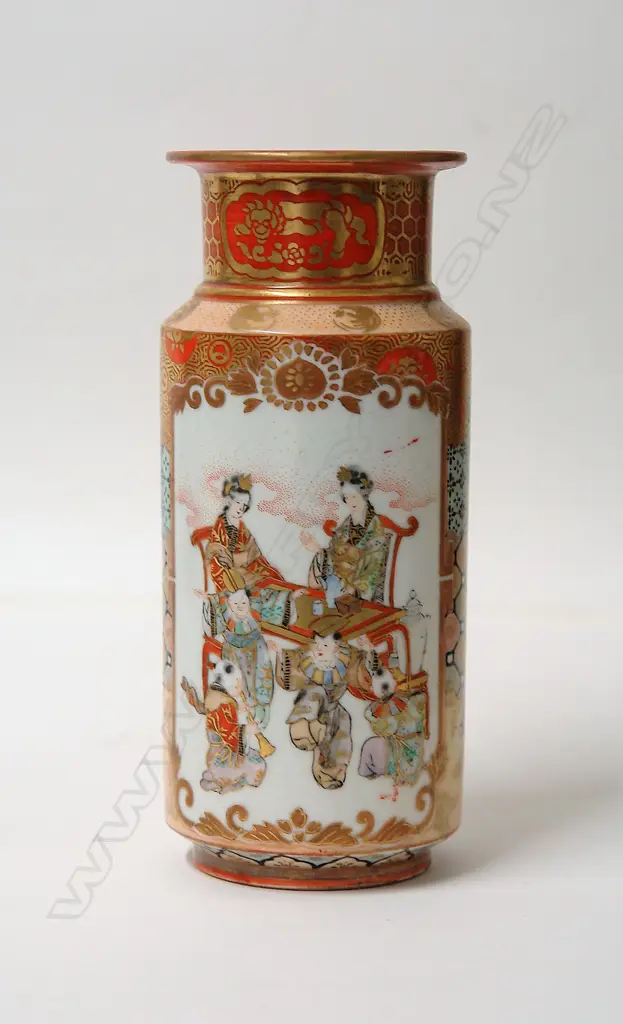 A 19thC fine Kutani cylinder vase Image 1++