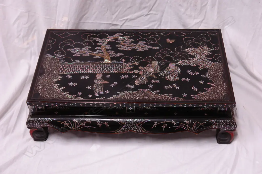 A good old Japanese black lacquer and abalone inlay cedar altar table Image 1++