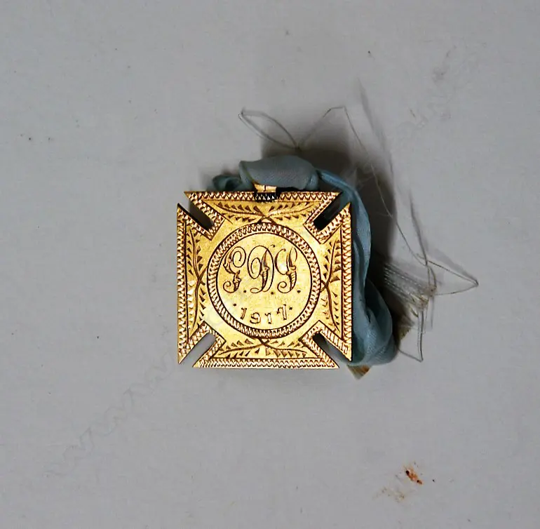 A 1917 9ct. rose gold Maltese cross medallion Image 1++