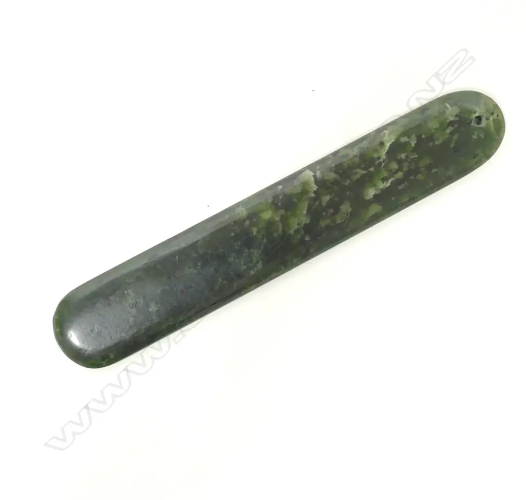 A vintage N.Z. greenstone large long pendant Image 1++