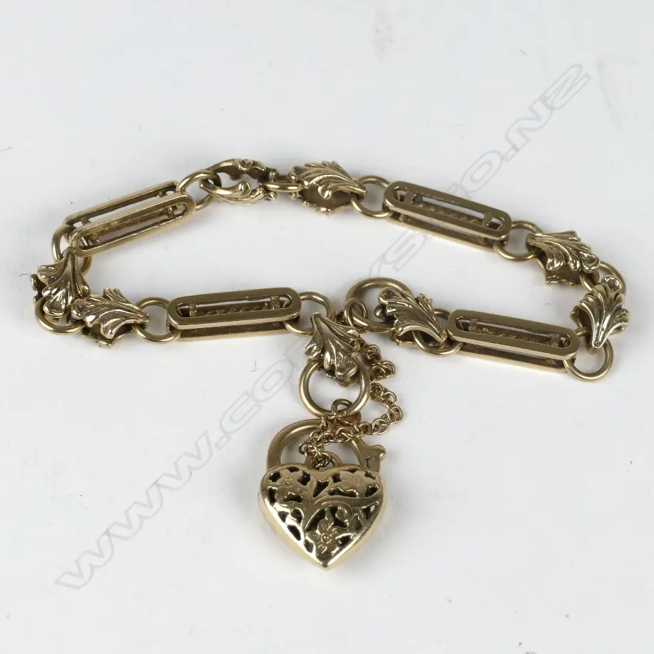 A 9ct. gold fancy link bracelet Image 1++