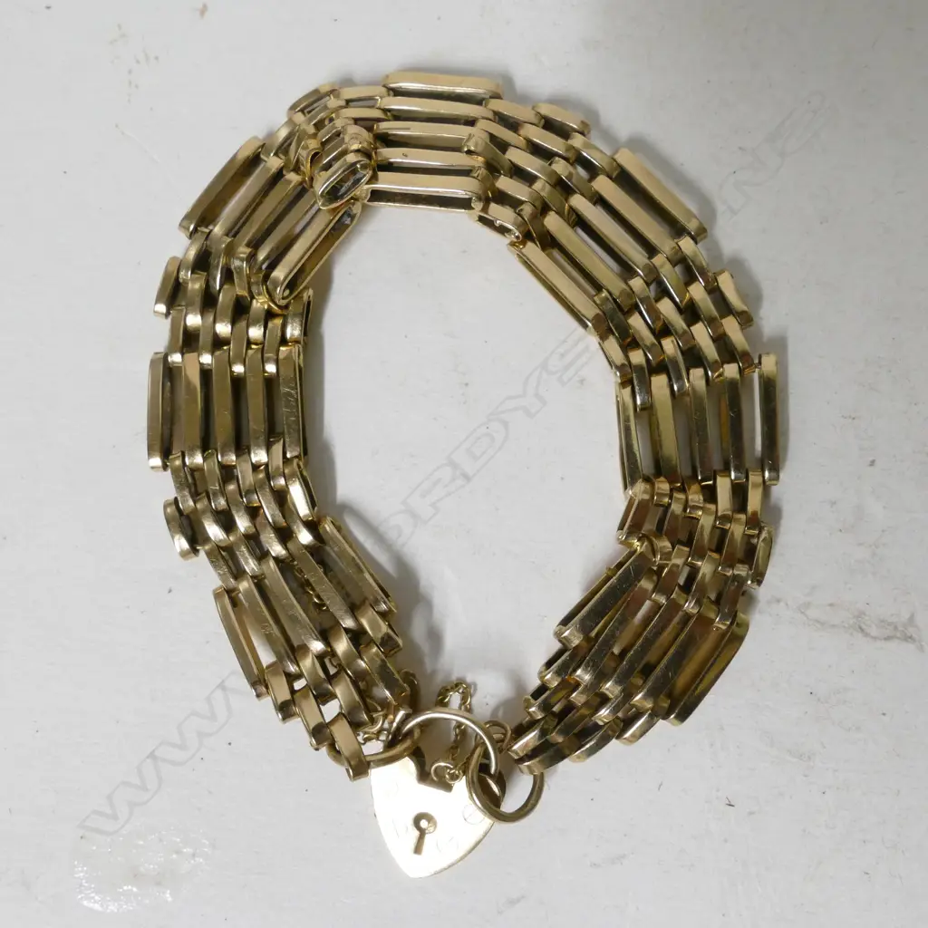 A 9ct. gold gate bracelet Image 1++