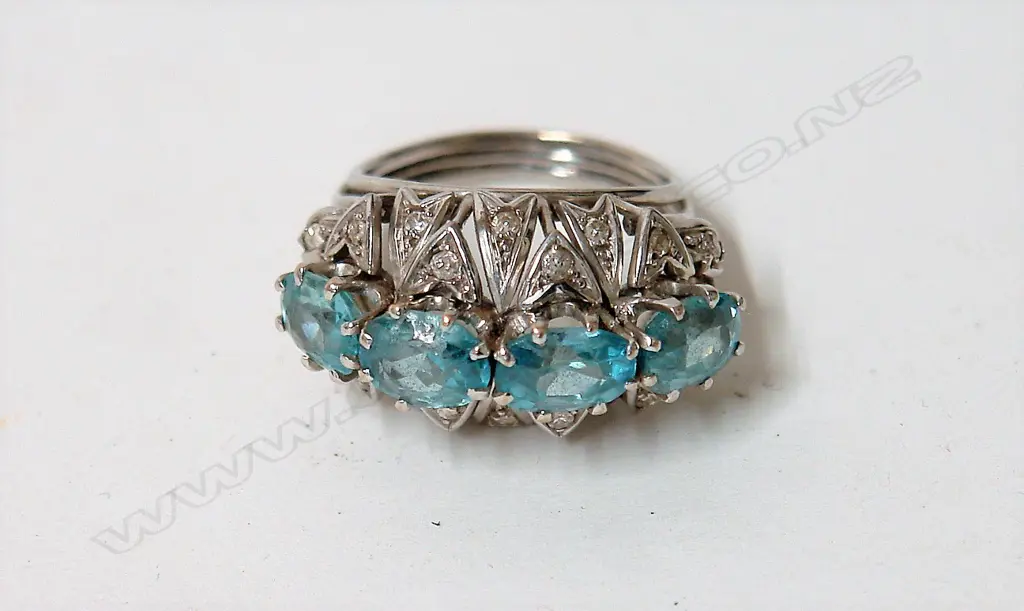 A vintage large 18ct. white gold Image 1++