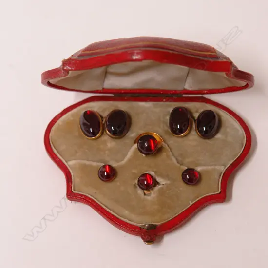 A good Edwardian 18ct. yellow gold and cabochon garnet cufflink and shirt stud set