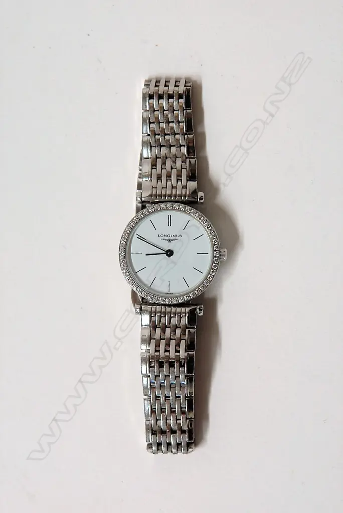 A lady's modern Longines 'Le Grande Classique' wristwatch Image 1++