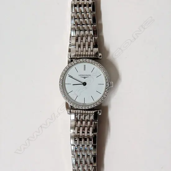 A lady's modern Longines 'Le Grande Classique' wristwatch
