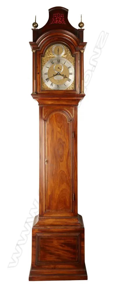 A long case clock in fine solid mahogany case Image 1++