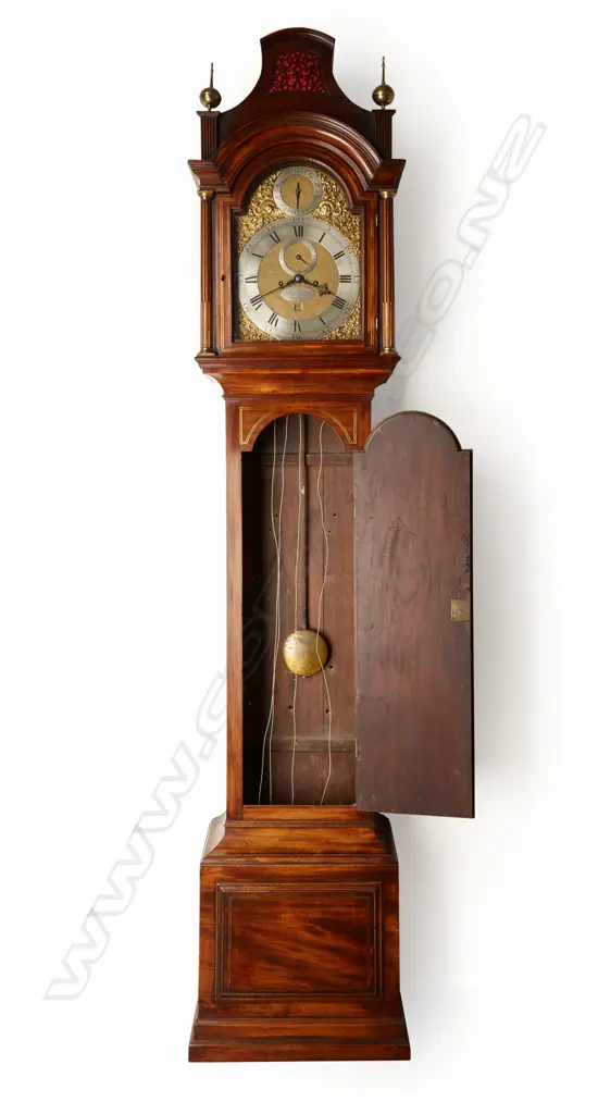 A long case clock in fine solid mahogany case Image 1++