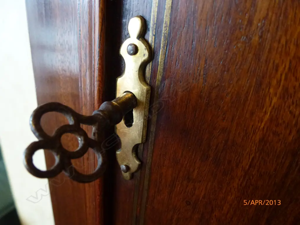 A long case clock in fine solid mahogany case Image 1++