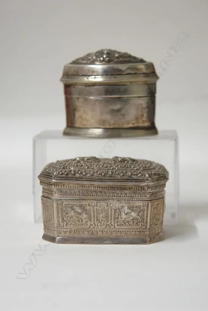 Two 19thC Indian silver small lidded boxes Image 1++