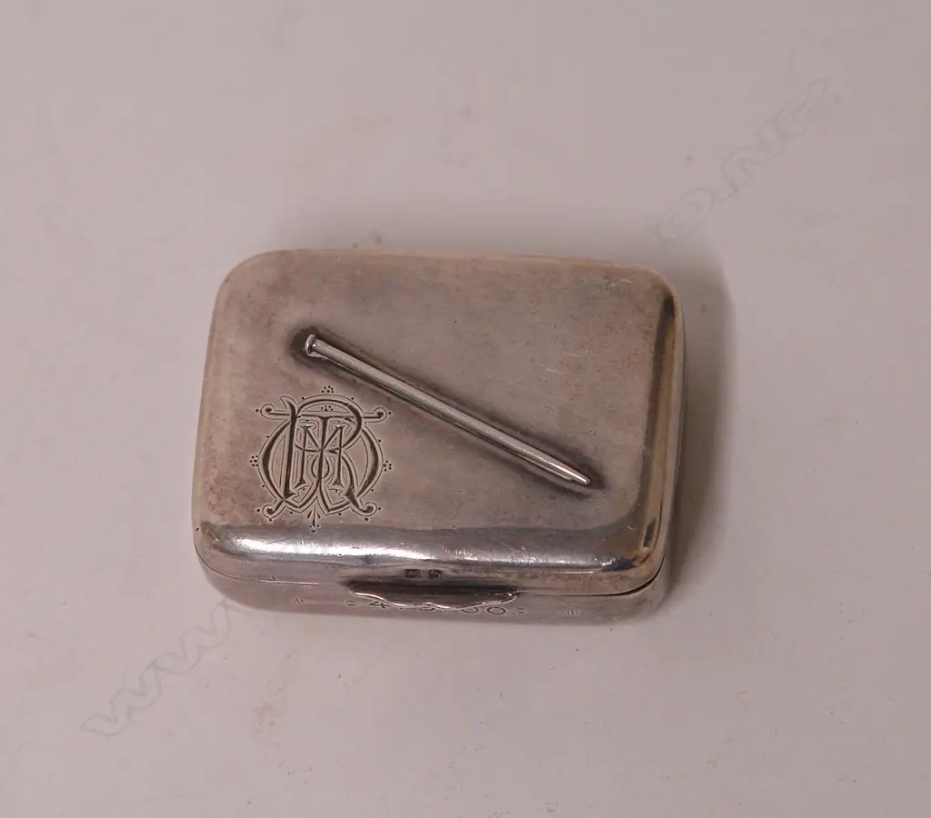 A late Victorian silver pin box Image 1++