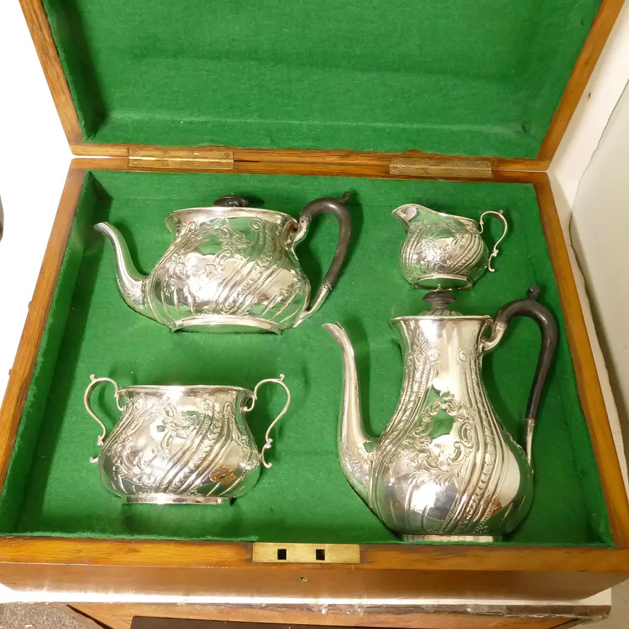 A Victorian silver four-piece coffee and tea service Image 1++