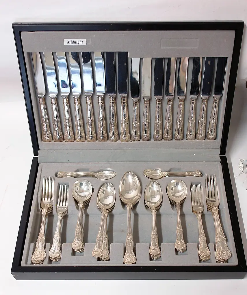 A modern silver King's pattern eight-place setting Image 1++